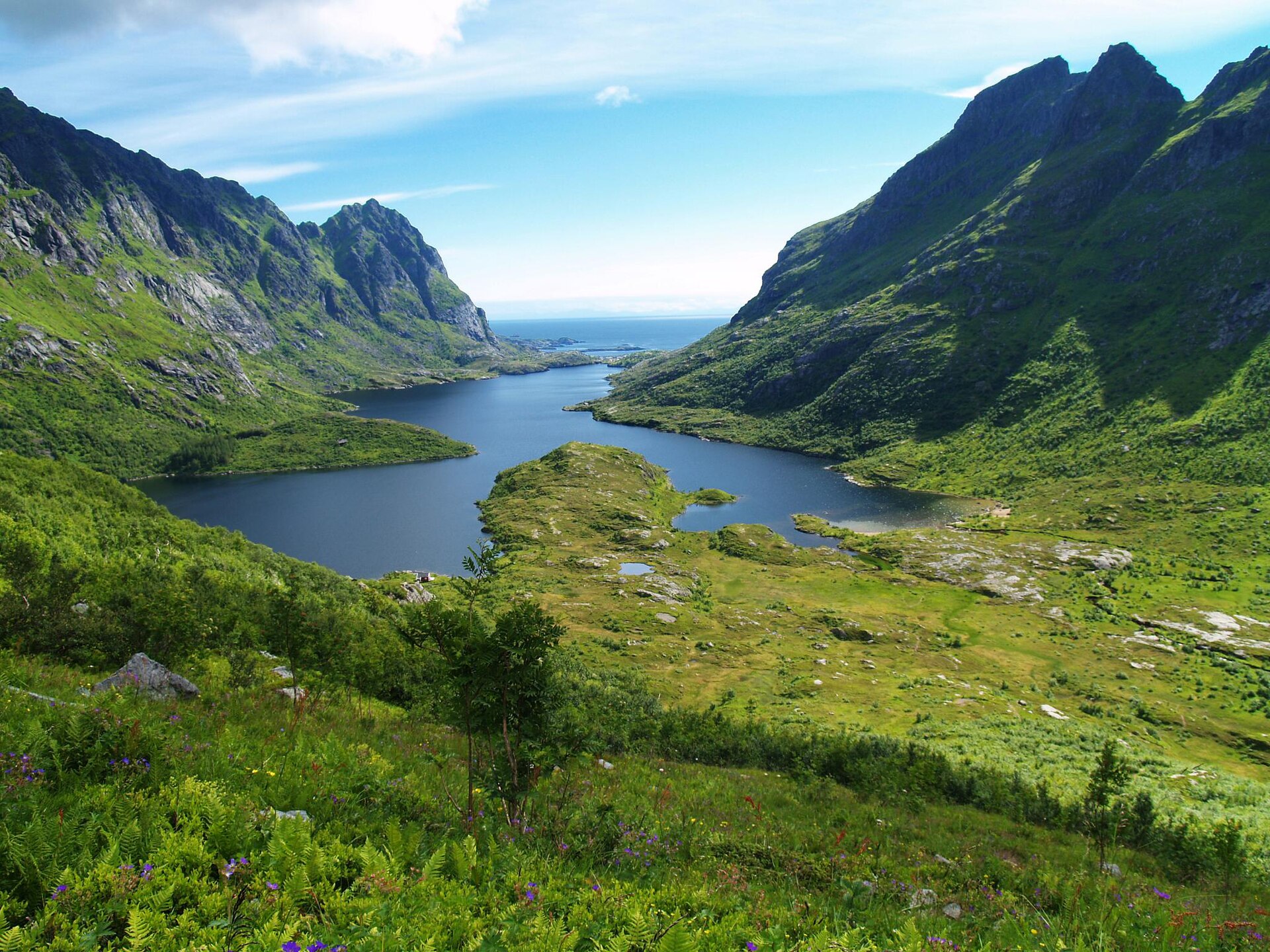 Ruhige Landschaft am Ågvatnet auf den Lofoten