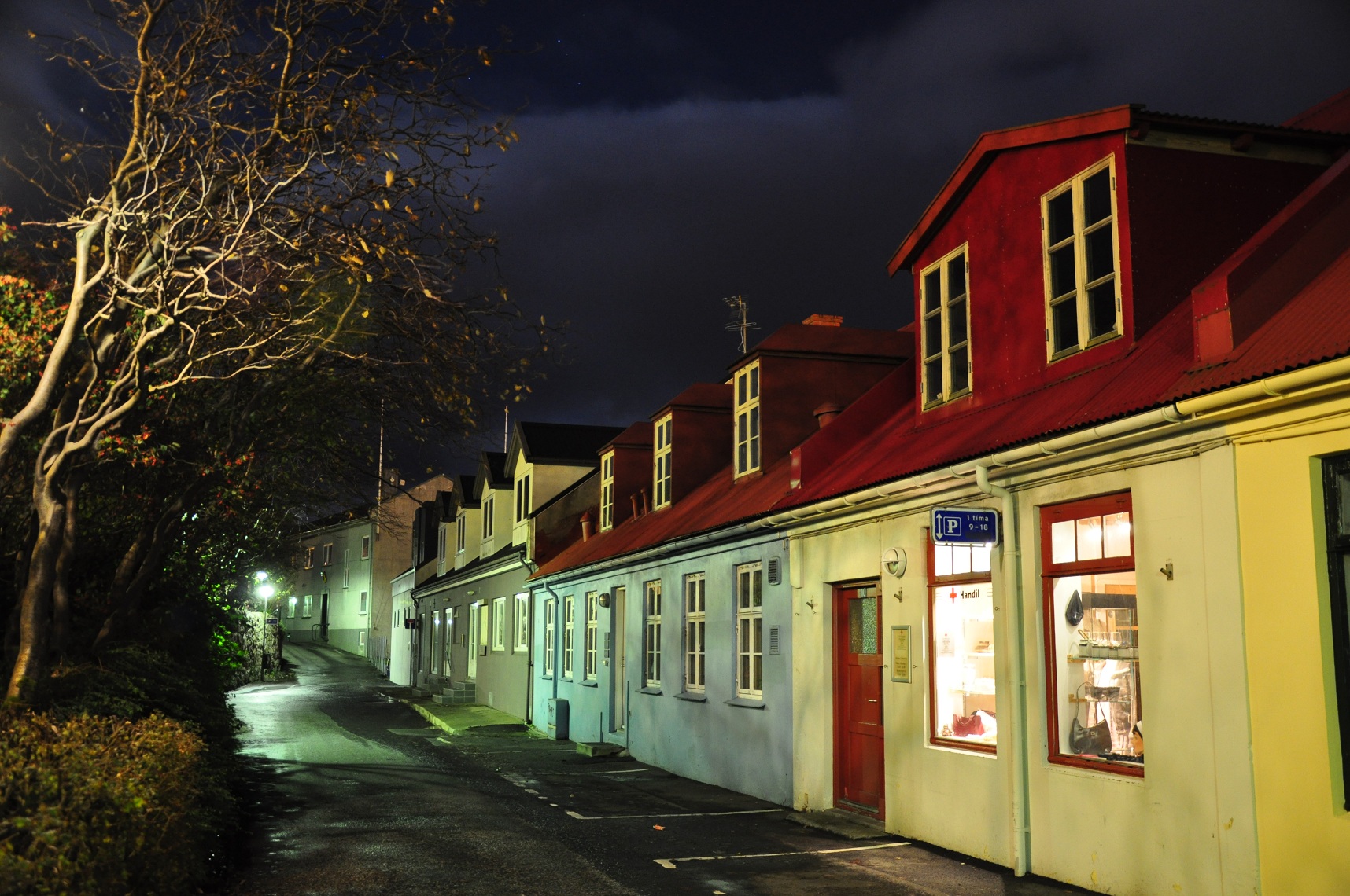 Bryggjubakki in Tórshavn bei Nacht